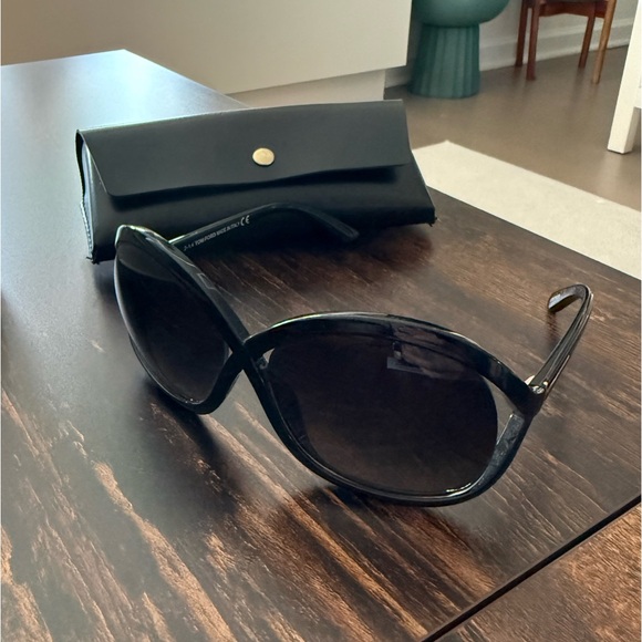 Tom Ford Whitney Oversized Black Sunglasses - Picture 2 of 5